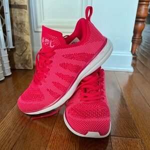 APL TechLoom Pro—-women’s size 6.5